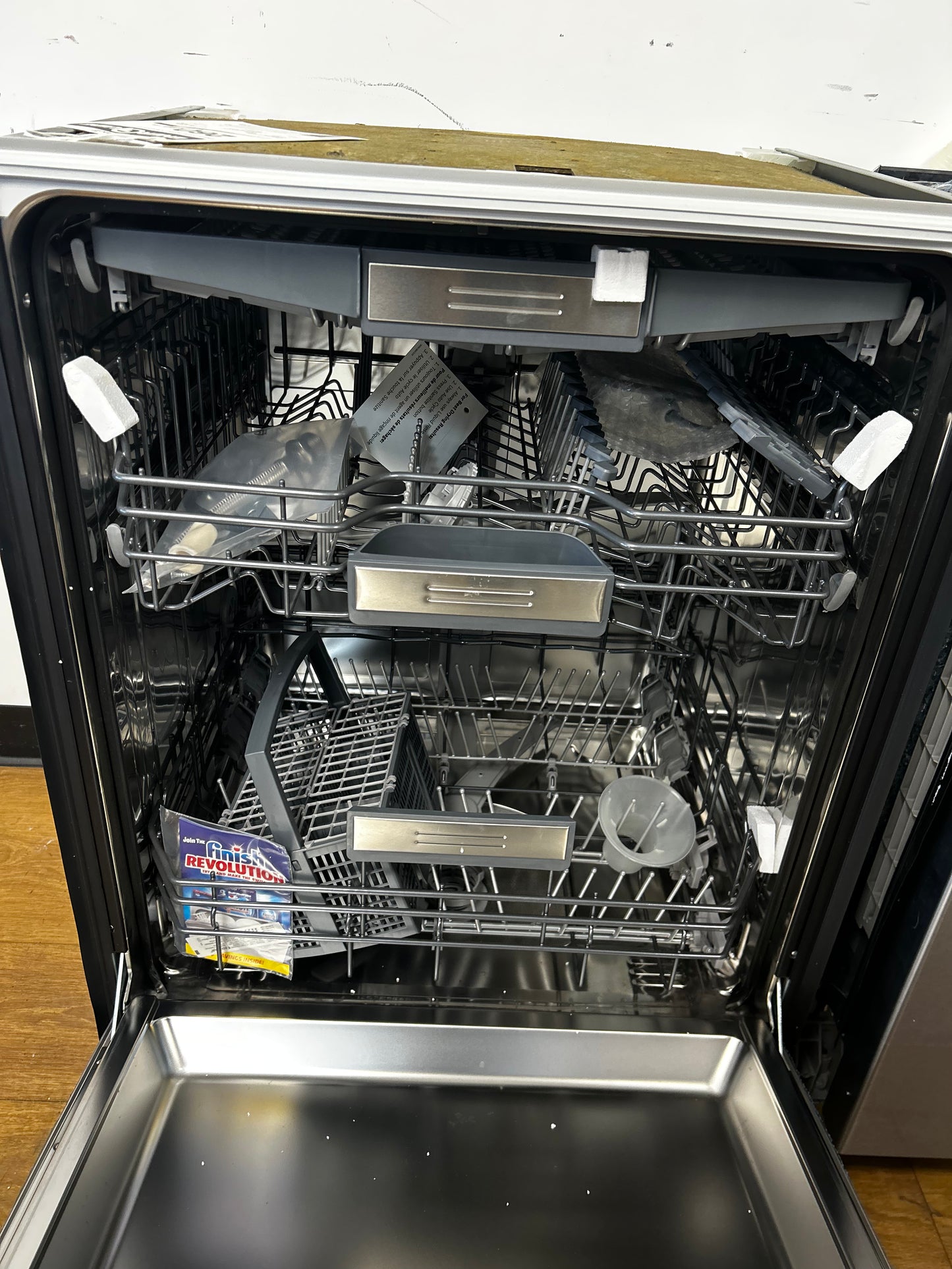 Thermador - DWHD650JFM - Masterpiece Handle and Fully Flush Stainless Steel Panel Sapphire 24 inch 6 Programs and 5 options - Stainless Steel