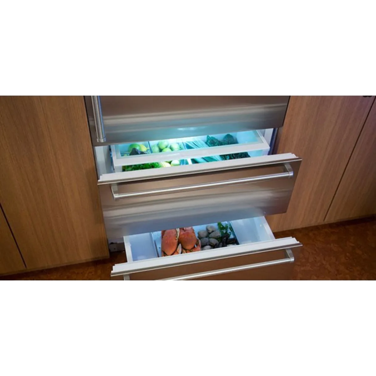 Sub-Zero - IT36RIDRH - 36 Inch Smart Refrigerator Column with 20.5 cu. ft. Capacity, 3 Adjustable Spillproof Glass Shelves, High Humidity Crisper Drawer, Air Purification, Star-K Certified, ENERGY STAR and Internal Water Dispenser