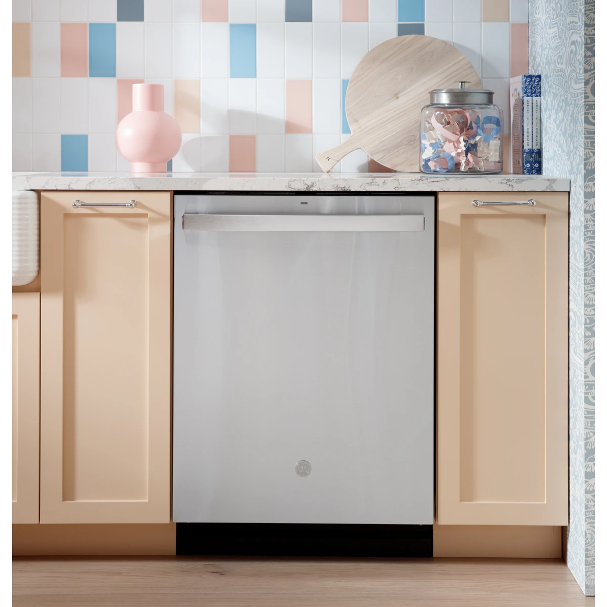GE - GDT670SYVFS - 24 Inch Fully Integrated Dishwasher with 16 Place Settings, 3-Level Wash, Dry Boost™ Technology, Piranha Hard Food Disposer, Third Rack, Silverware Jets