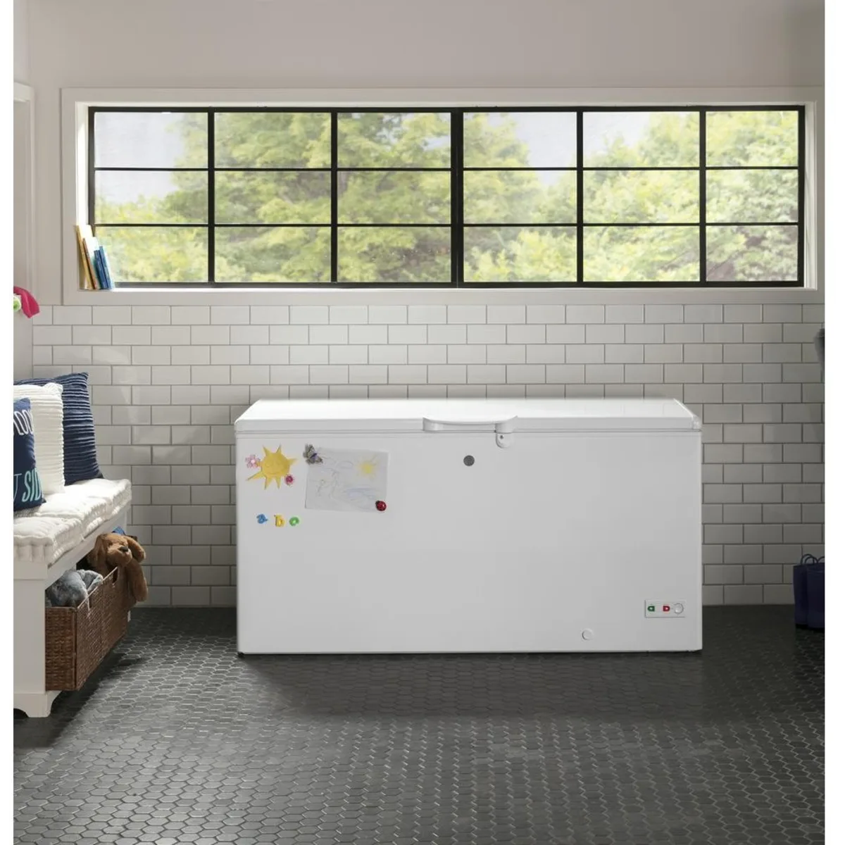 GE - FCM16SLWW - 65 Inch Manual Defrost Garage Ready Chest Freezer with 15.7 Cu. Ft. Capacity, Hi Temp Indicator, 2 Bulk Storage Baskets, Interior LED, and Lock with Key
