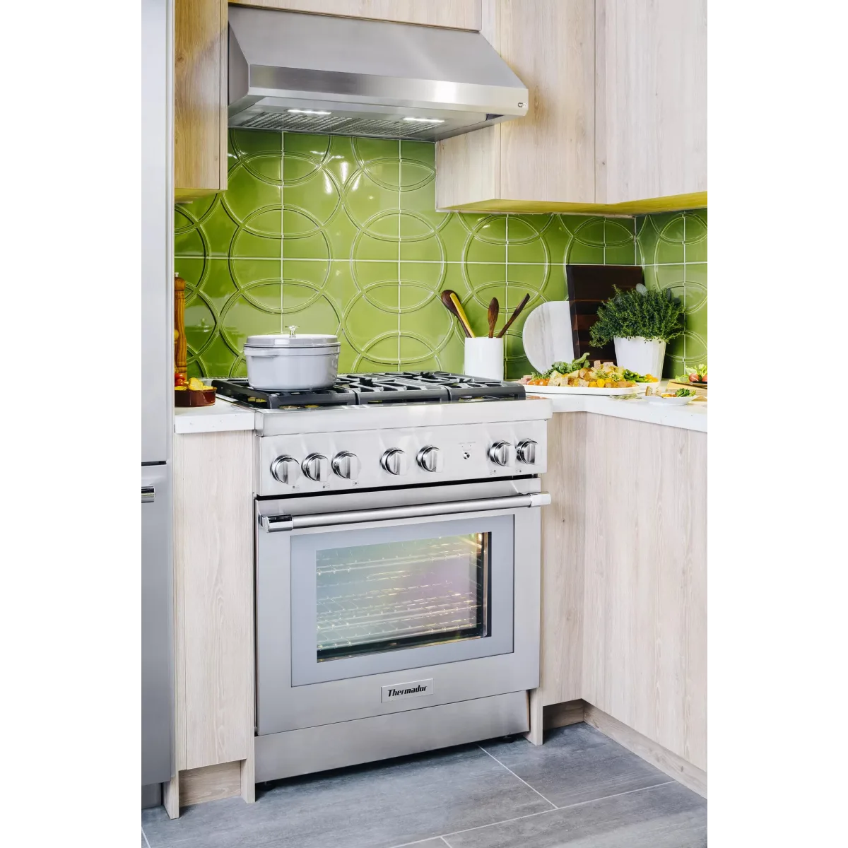 Thermador Masterpiece Series - HMWB30WS - 30 Inch Wall Mount Smart Range Hood with 4-Speed/600 CFM Blower, Touch Control, LED Lighting, Hybrid Mesh Filter, and Noise Control Technology™