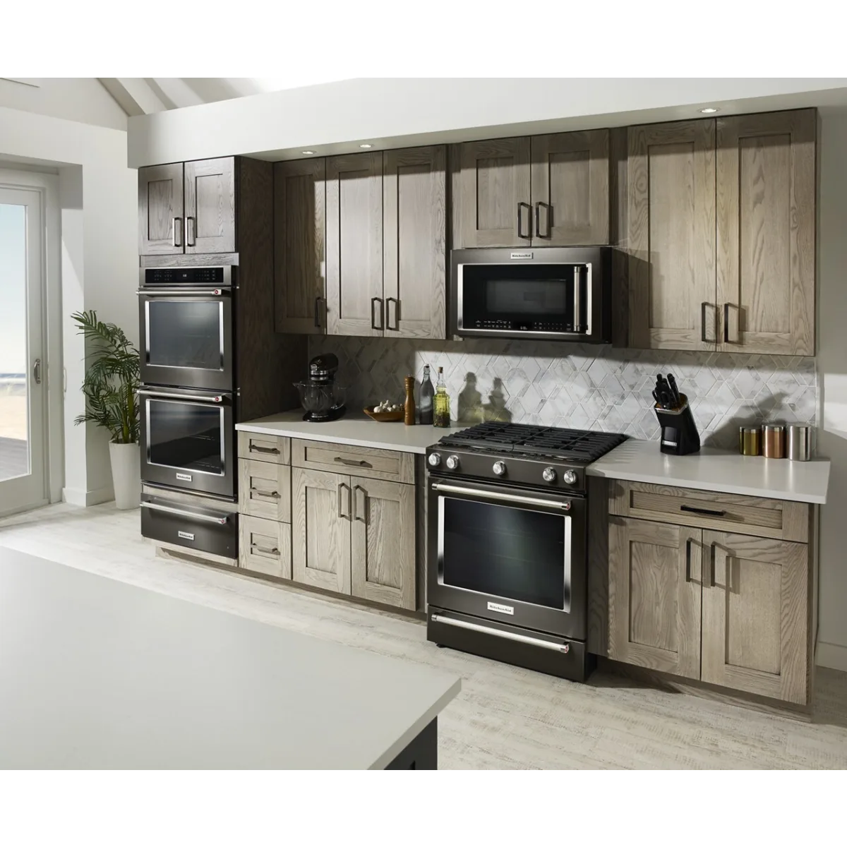 KitchenAid - KSGG700EBS - 30 Inch Slide-In Gas Range with 5 Sealed Burners, 5.8 cu ft. Even-Heat™ True Convection Oven, 17,000 BTU Burner, Storage Drawer, Steam Rack, AquaLift® Steam Clean, ADA Compliant and Sabbath Mode
